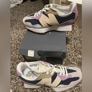 New Balance 327 women’s 7.5 sneakers NIB